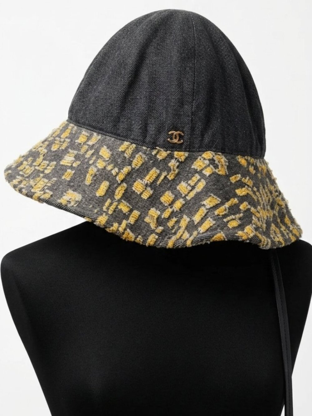 New without tags Authentic Chanel denim bucket hat Made In Italy